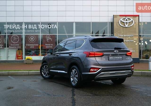 Серый Хендай Санта Фе, объемом двигателя 2.2 л и пробегом 193 тыс. км за 26268 $, фото 1 на Automoto.ua