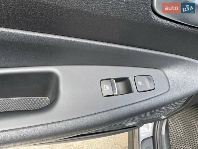 Сірий Хендай Санта Фе, об'ємом двигуна 2 л та пробігом 75 тис. км за 24900 $, фото 12 на Automoto.ua