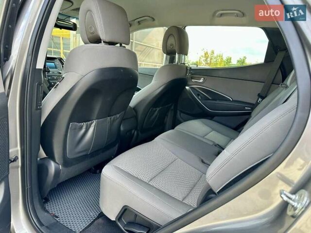 Серый Хендай Санта Фе, объемом двигателя 2.36 л и пробегом 112 тыс. км за 15900 $, фото 14 на Automoto.ua