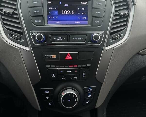 Серый Хендай Санта Фе, объемом двигателя 2.36 л и пробегом 50 тыс. км за 16500 $, фото 1 на Automoto.ua