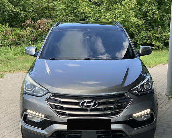Серый Хендай Санта Фе, объемом двигателя 2 л и пробегом 126 тыс. км за 16900 $, фото 3 на Automoto.ua