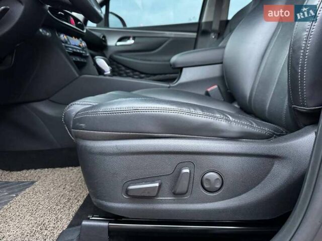 Серый Хендай Санта Фе, объемом двигателя 2 л и пробегом 95 тыс. км за 25500 $, фото 25 на Automoto.ua