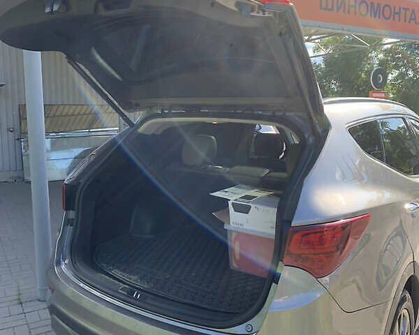 Серый Хендай Санта Фе, объемом двигателя 2 л и пробегом 126 тыс. км за 16900 $, фото 18 на Automoto.ua