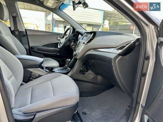 Серый Хендай Санта Фе, объемом двигателя 2.36 л и пробегом 112 тыс. км за 15900 $, фото 1 на Automoto.ua