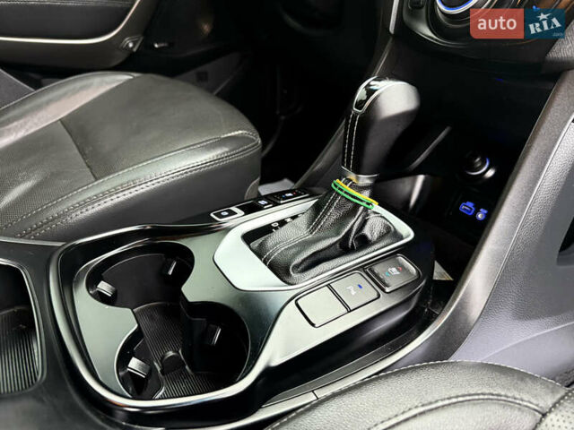 Сірий Хендай Санта Фе, об'ємом двигуна 2.2 л та пробігом 169 тис. км за 19399 $, фото 53 на Automoto.ua