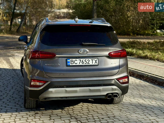 Серый Хендай Санта Фе, объемом двигателя 2 л и пробегом 148 тыс. км за 24400 $, фото 4 на Automoto.ua