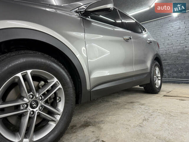 Хендай Санта Фе 2018 в Кременце на Automoto.ua Серый Хендай Санта Фе, объемом двигателя 2.4 л и пробегом 67 тыс. км за 19000 $, фото 14 на Automoto.ua