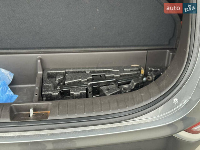 Сірий Хендай Санта Фе, об'ємом двигуна 2.36 л та пробігом 130 тис. км за 19500 $, фото 11 на Automoto.ua