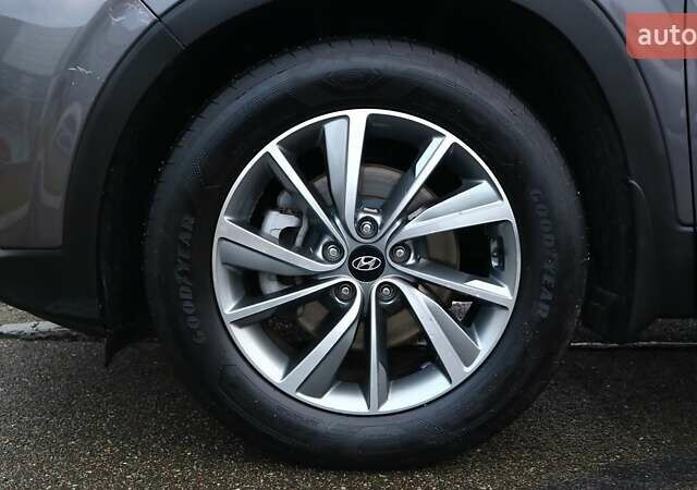 Серый Хендай Санта Фе, объемом двигателя 2.2 л и пробегом 193 тыс. км за 26268 $, фото 10 на Automoto.ua