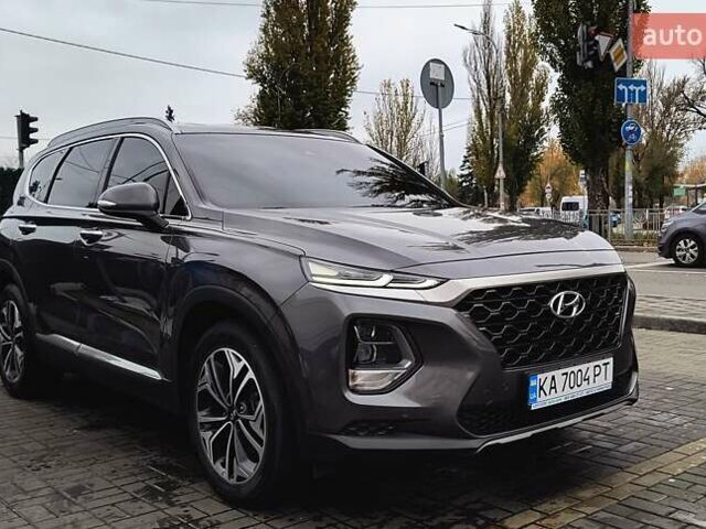 Серый Хендай Санта Фе, объемом двигателя 2 л и пробегом 113 тыс. км за 26400 $, фото 1 на Automoto.ua