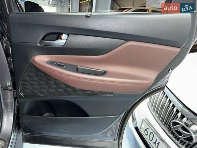 Сірий Хендай Санта Фе, об'ємом двигуна 2 л та пробігом 125 тис. км за 35000 $, фото 4 на Automoto.ua