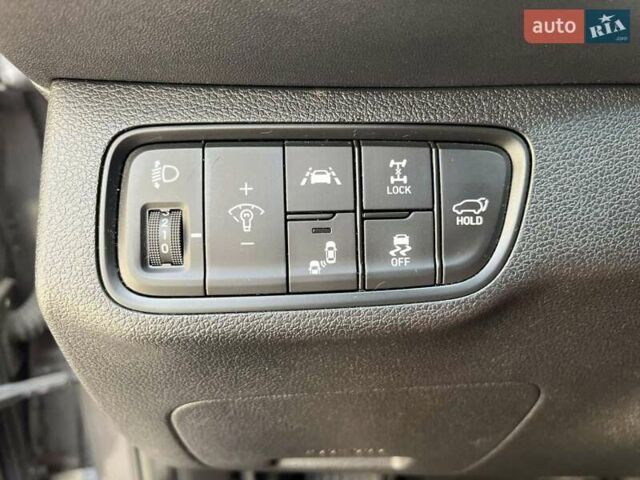 Серый Хендай Санта Фе, объемом двигателя 2.2 л и пробегом 75 тыс. км за 31050 $, фото 16 на Automoto.ua