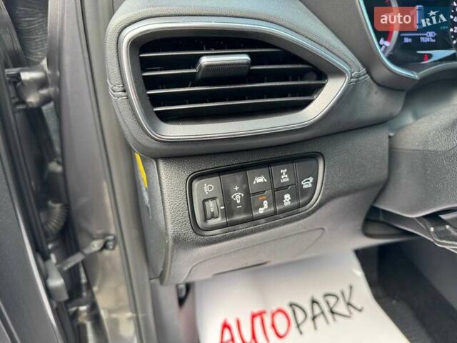 Сірий Хендай Санта Фе, об'ємом двигуна 2 л та пробігом 75 тис. км за 24900 $, фото 13 на Automoto.ua