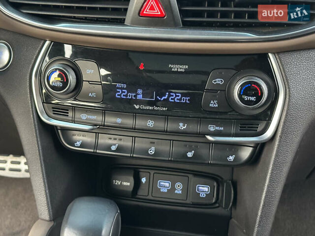 Серый Хендай Санта Фе, объемом двигателя 2.2 л и пробегом 131 тыс. км за 29200 $, фото 67 на Automoto.ua