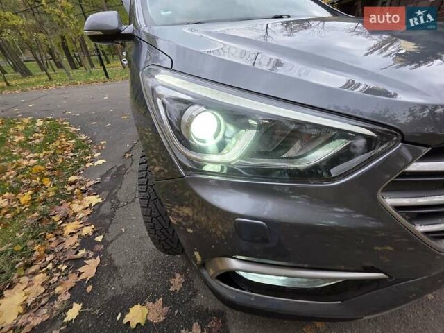 Сірий Хендай Санта Фе, об'ємом двигуна 2.2 л та пробігом 201 тис. км за 21500 $, фото 5 на Automoto.ua