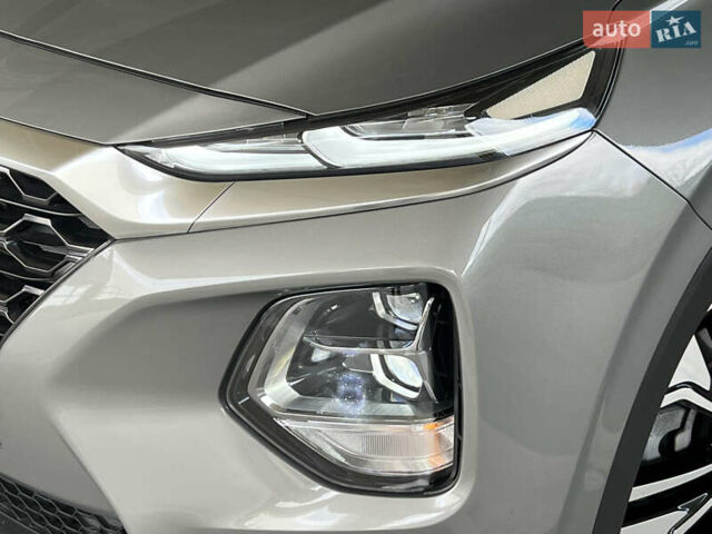 Серый Хендай Санта Фе, объемом двигателя 2.2 л и пробегом 30 тыс. км за 35000 $, фото 3 на Automoto.ua