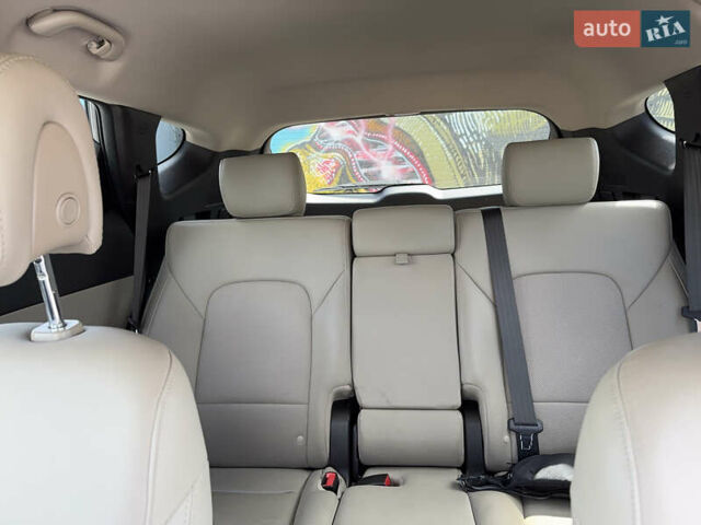 Серый Хендай Санта Фе, объемом двигателя 2.36 л и пробегом 105 тыс. км за 19000 $, фото 7 на Automoto.ua