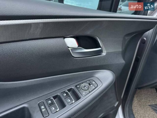 Серый Хендай Санта Фе, объемом двигателя 2 л и пробегом 95 тыс. км за 25500 $, фото 13 на Automoto.ua