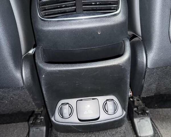 Сірий Хендай Санта Фе, об'ємом двигуна 2 л та пробігом 125 тис. км за 35000 $, фото 3 на Automoto.ua