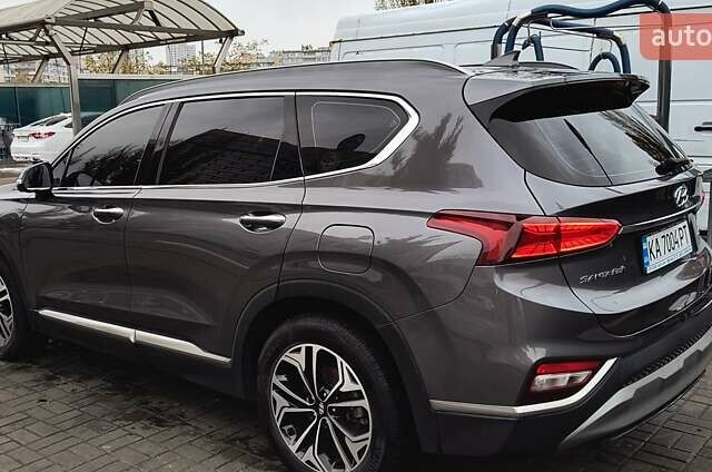Серый Хендай Санта Фе, объемом двигателя 2 л и пробегом 113 тыс. км за 26400 $, фото 4 на Automoto.ua