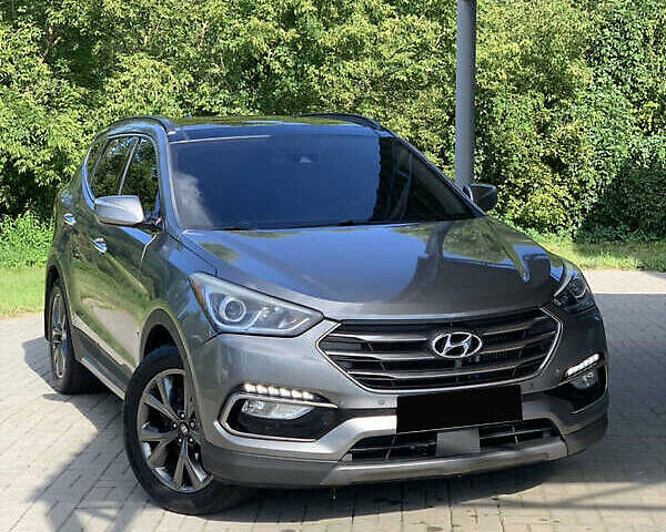 Серый Хендай Санта Фе, объемом двигателя 2 л и пробегом 126 тыс. км за 16900 $, фото 1 на Automoto.ua