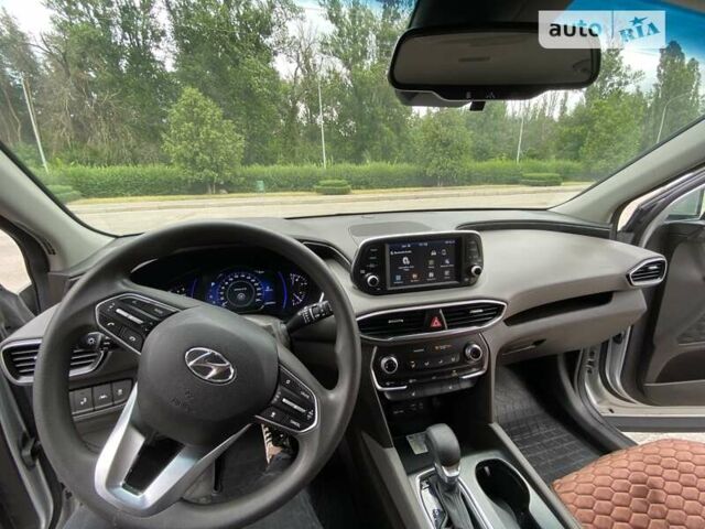 Серый Хендай Санта Фе, объемом двигателя 2.36 л и пробегом 69 тыс. км за 23500 $, фото 4 на Automoto.ua