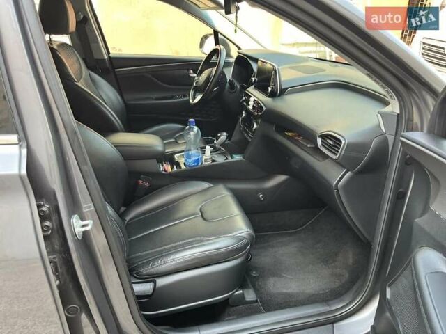Серый Хендай Санта Фе, объемом двигателя 2.2 л и пробегом 75 тыс. км за 31050 $, фото 9 на Automoto.ua
