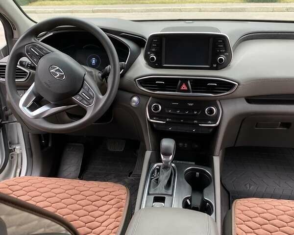 Серый Хендай Санта Фе, объемом двигателя 2.36 л и пробегом 69 тыс. км за 23500 $, фото 10 на Automoto.ua