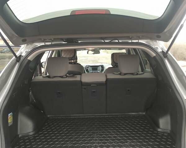 Серый Хендай Санта Фе, объемом двигателя 2.36 л и пробегом 182 тыс. км за 16500 $, фото 15 на Automoto.ua