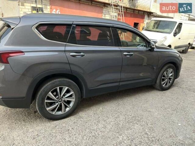 Серый Хендай Санта Фе, объемом двигателя 2.2 л и пробегом 75 тыс. км за 31050 $, фото 6 на Automoto.ua