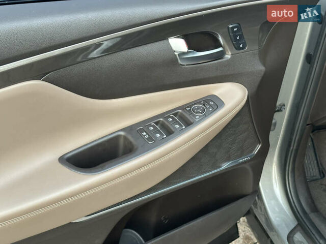 Серый Хендай Санта Фе, объемом двигателя 2.2 л и пробегом 131 тыс. км за 29200 $, фото 40 на Automoto.ua