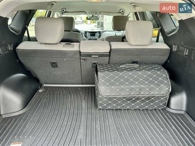 Серый Хендай Санта Фе, объемом двигателя 2.36 л и пробегом 112 тыс. км за 15900 $, фото 6 на Automoto.ua