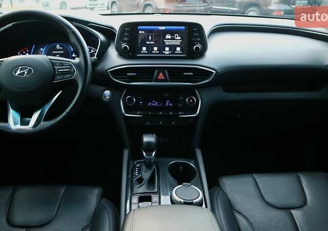 Серый Хендай Санта Фе, объемом двигателя 2.2 л и пробегом 193 тыс. км за 26268 $, фото 7 на Automoto.ua