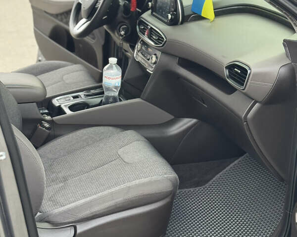 Сірий Хендай Санта Фе, об'ємом двигуна 2.36 л та пробігом 130 тис. км за 19500 $, фото 14 на Automoto.ua