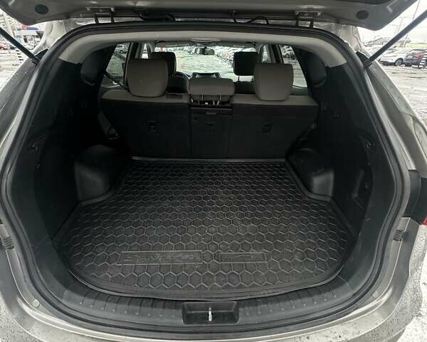 Серый Хендай Санта Фе, объемом двигателя 2.36 л и пробегом 50 тыс. км за 16500 $, фото 13 на Automoto.ua