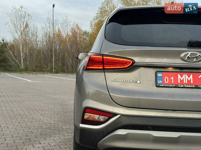 Серый Хендай Санта Фе, объемом двигателя 2.2 л и пробегом 131 тыс. км за 29200 $, фото 13 на Automoto.ua