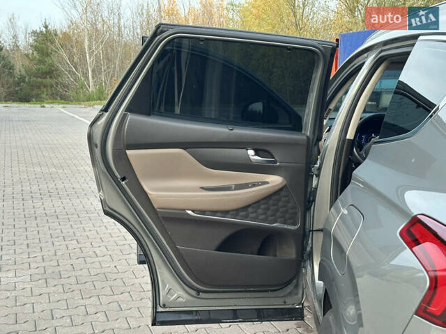 Серый Хендай Санта Фе, объемом двигателя 2.2 л и пробегом 131 тыс. км за 29200 $, фото 44 на Automoto.ua