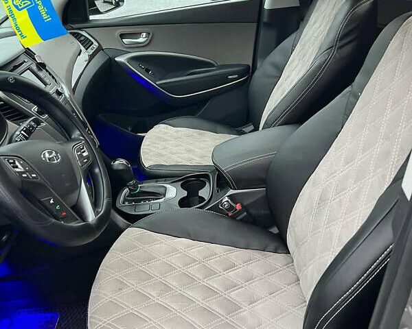 Серый Хендай Санта Фе, объемом двигателя 2.36 л и пробегом 80 тыс. км за 15500 $, фото 4 на Automoto.ua