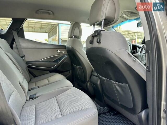 Серый Хендай Санта Фе, объемом двигателя 2.36 л и пробегом 112 тыс. км за 15900 $, фото 11 на Automoto.ua