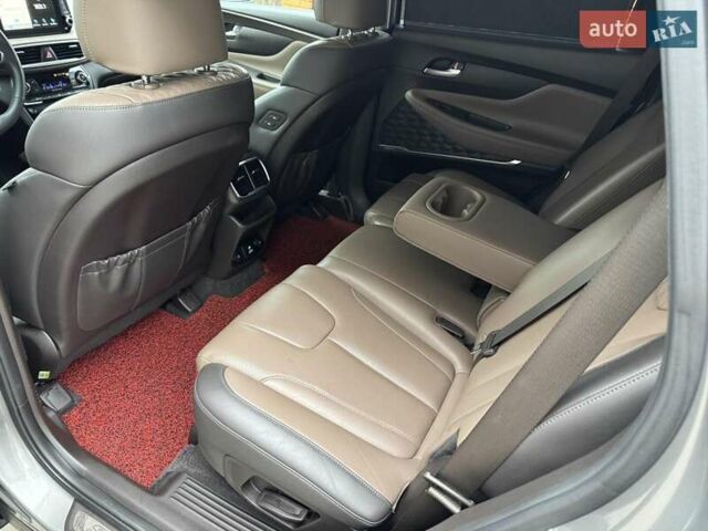 Серый Хендай Санта Фе, объемом двигателя 2.2 л и пробегом 158 тыс. км за 29700 $, фото 11 на Automoto.ua