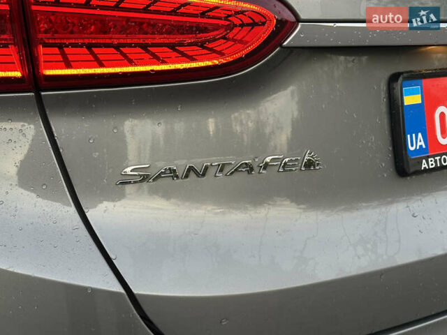 Серый Хендай Санта Фе, объемом двигателя 2.2 л и пробегом 131 тыс. км за 29200 $, фото 11 на Automoto.ua