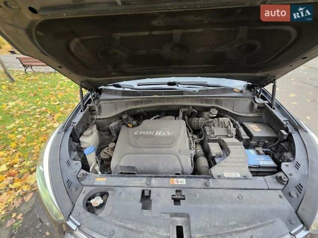 Сірий Хендай Санта Фе, об'ємом двигуна 2.2 л та пробігом 201 тис. км за 21500 $, фото 17 на Automoto.ua