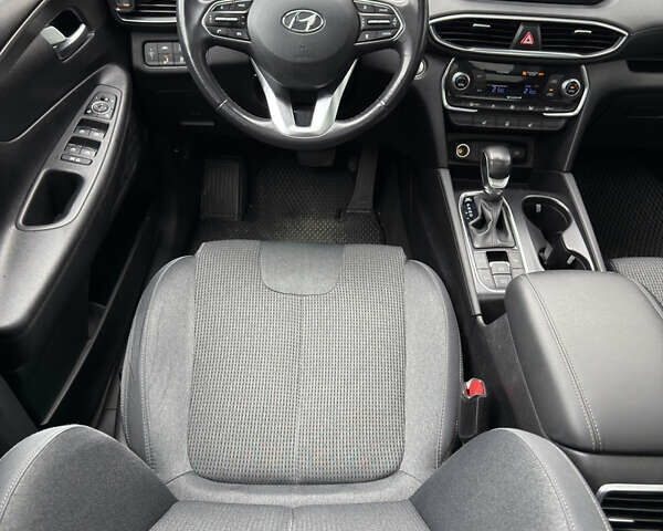 Серый Хендай Санта Фе, объемом двигателя 2 л и пробегом 103 тыс. км за 26000 $, фото 9 на Automoto.ua