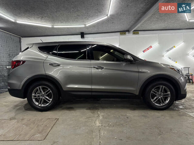 Хендай Санта Фе 2018 в Кременце на Automoto.ua Серый Хендай Санта Фе, объемом двигателя 2.4 л и пробегом 67 тыс. км за 19000 $, фото 7 на Automoto.ua