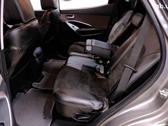 Серый Хендай Санта Фе, объемом двигателя 2.4 л и пробегом 164 тыс. км за 15900 $, фото 7 на Automoto.ua