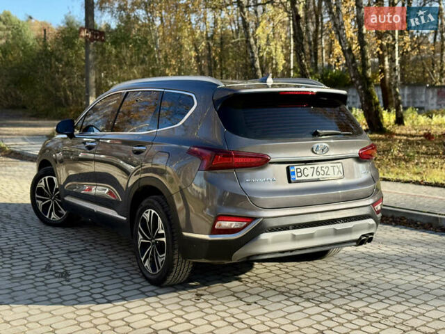 Серый Хендай Санта Фе, объемом двигателя 2 л и пробегом 148 тыс. км за 24400 $, фото 5 на Automoto.ua