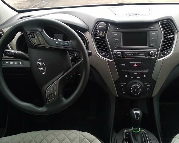 Серый Хендай Санта Фе, объемом двигателя 2.36 л и пробегом 182 тыс. км за 16500 $, фото 7 на Automoto.ua