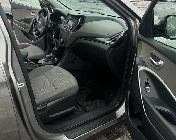 Серый Хендай Санта Фе, объемом двигателя 2.36 л и пробегом 50 тыс. км за 16500 $, фото 12 на Automoto.ua