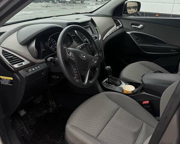 Серый Хендай Санта Фе, объемом двигателя 2.36 л и пробегом 50 тыс. км за 16500 $, фото 8 на Automoto.ua