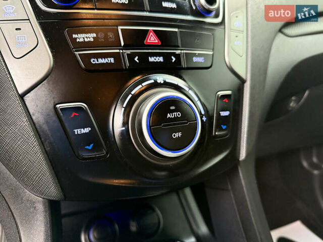 Сірий Хендай Санта Фе, об'ємом двигуна 2.2 л та пробігом 169 тис. км за 19399 $, фото 33 на Automoto.ua